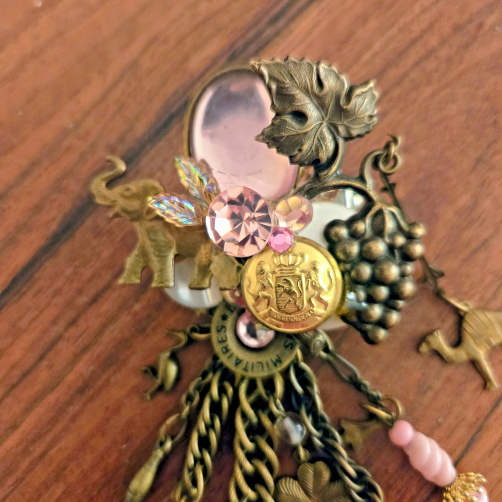 Vintage Lisa Carlson bronze dangle animal theme brooch with buttons pink beads - Picture 4 of 16